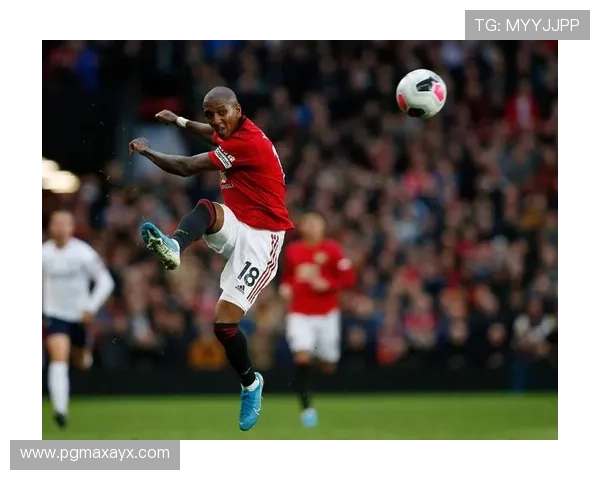 英格兰老将阿什利·扬如何从英超标王踢到39岁?22年生涯回顾