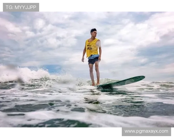 提升冲浪平衡力:有效训练方法助你稳稳立足海面