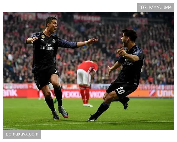 里尔中路渗透战术大放异彩，惊艳足坛引广泛关注